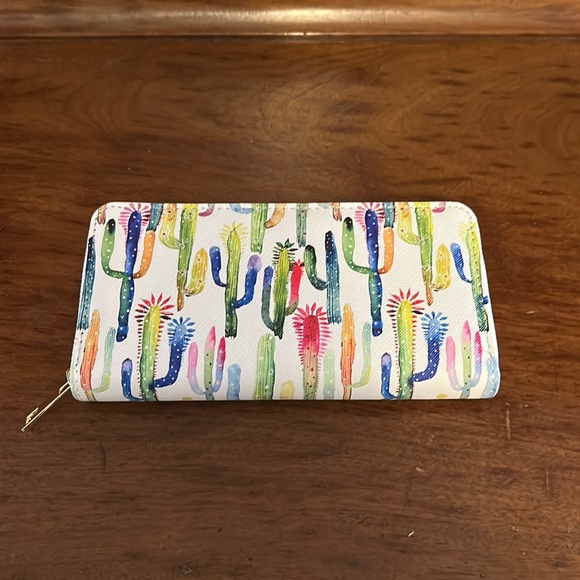 Handbags - ✨🌵Brand New Cactus Wallet ✨🌵